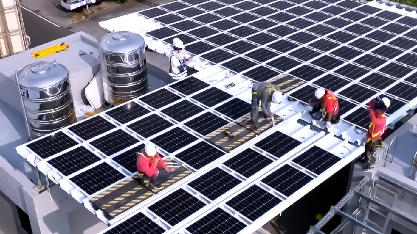 友達打造光電建築一體化整合建材，開發SunSteel光電整合型浪板，實現快速安裝、避免二次施工，讓屋頂光電躍升未來建物新標配。