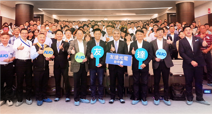 友達以太陽能解決方案領航者，跨足建築領域，4日在台中廠區舉辦「光電建築一體化研討會」，邀請產業先驅共同推動綠化，打造新一代智慧綠建築。